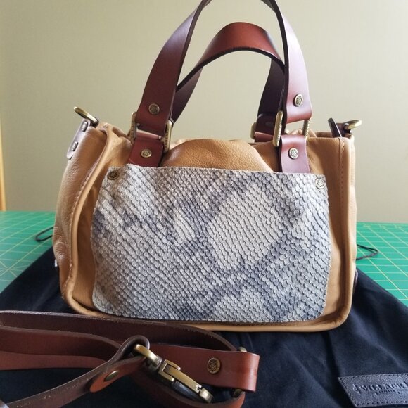 Village England Hand Crafted Leather Crossbody Bag - Picture 2 of 16